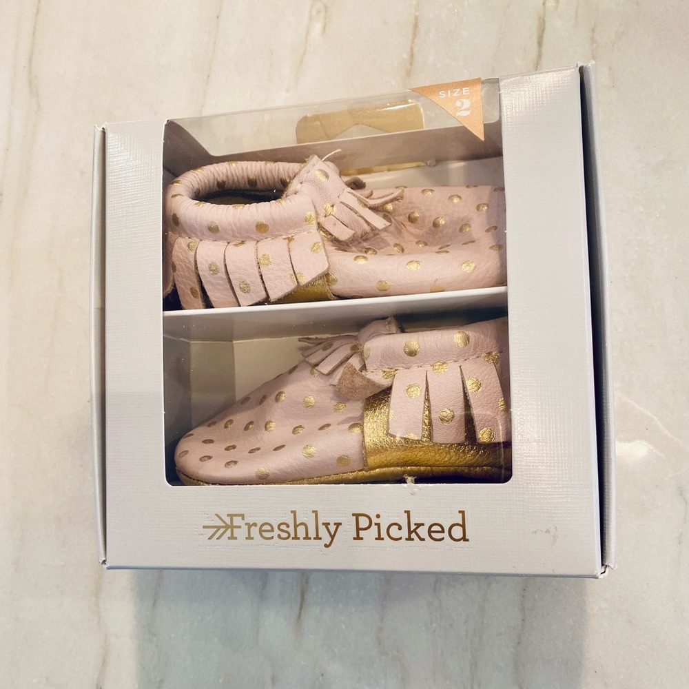 Adorable hardly worn freshly picked baby girl moccasins!